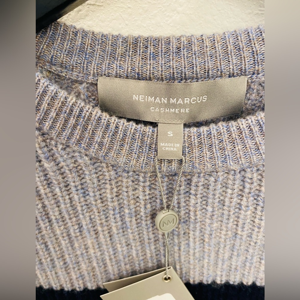 Neiman Marcus Men's Gray Cashmere Sweater